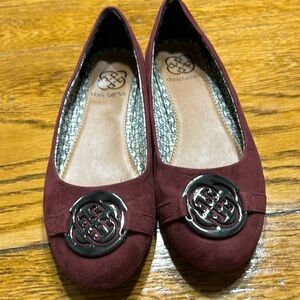 Daisy Fuentes Ruby style flats in Bordeaux color. Size 7.  Great condition.